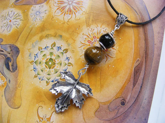 Collier "Sauvage et Douce" avec perles oeil de tigre obsidienne et feuille - Aurore Lune