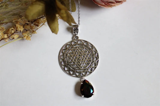 Collier Shri yantra décoré SWAROVSKI - Aurore Lune