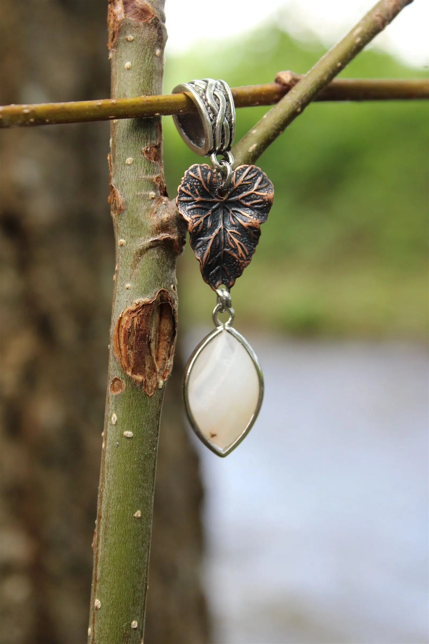 Collier avec agate et feuille - Aurore Lune