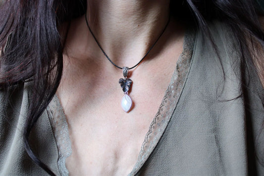 Collier avec agate et feuille - Aurore Lune