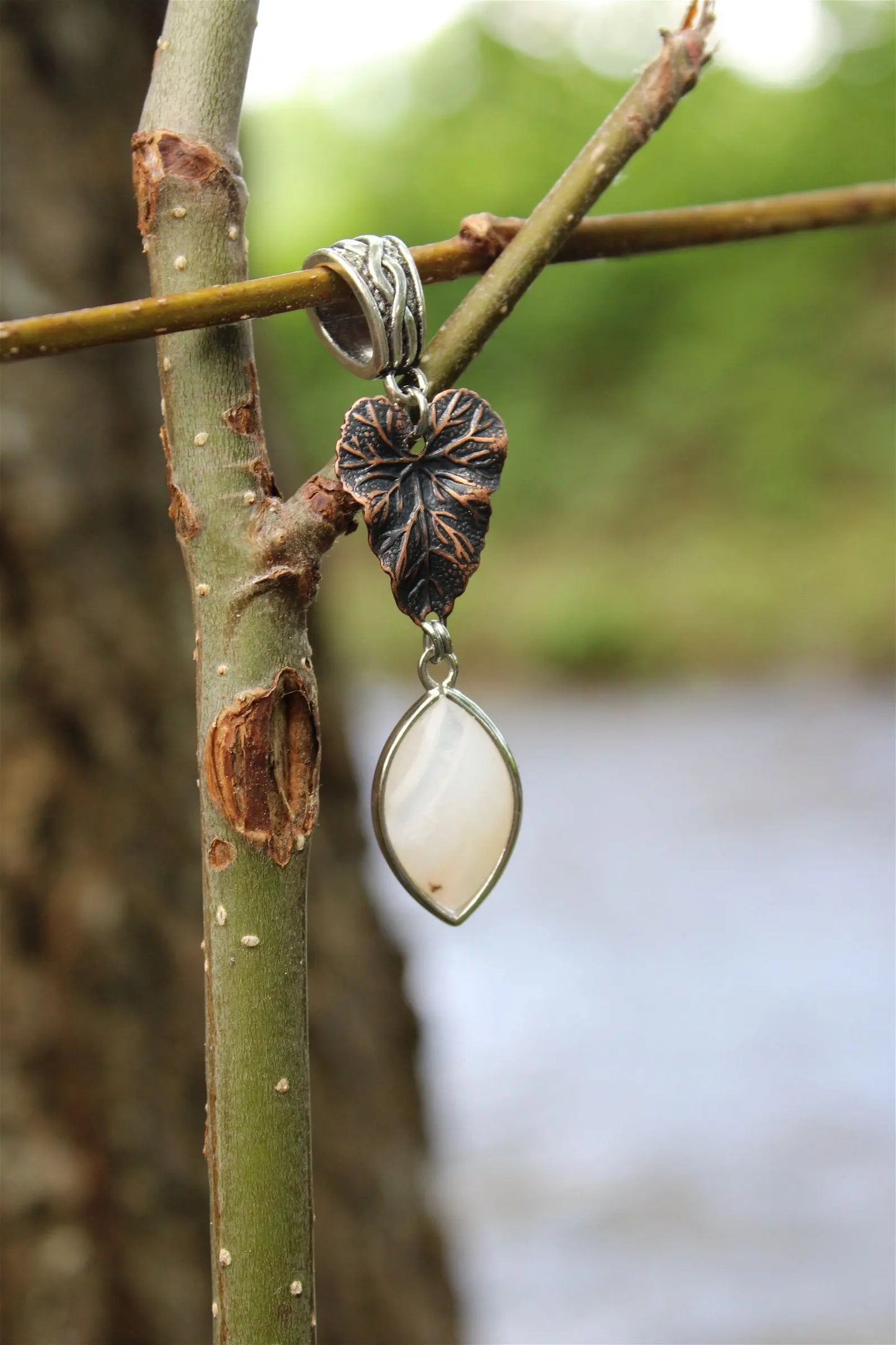 Collier avec agate et feuille - Aurore Lune