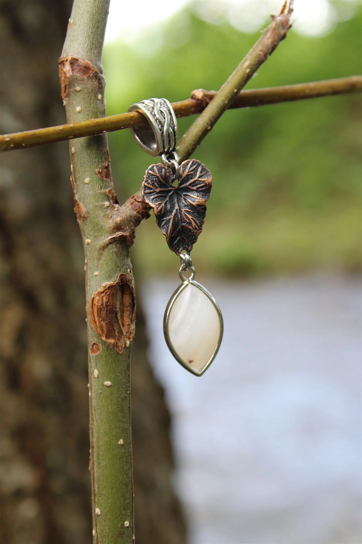 Collier avec agate et feuille - Aurore Lune
