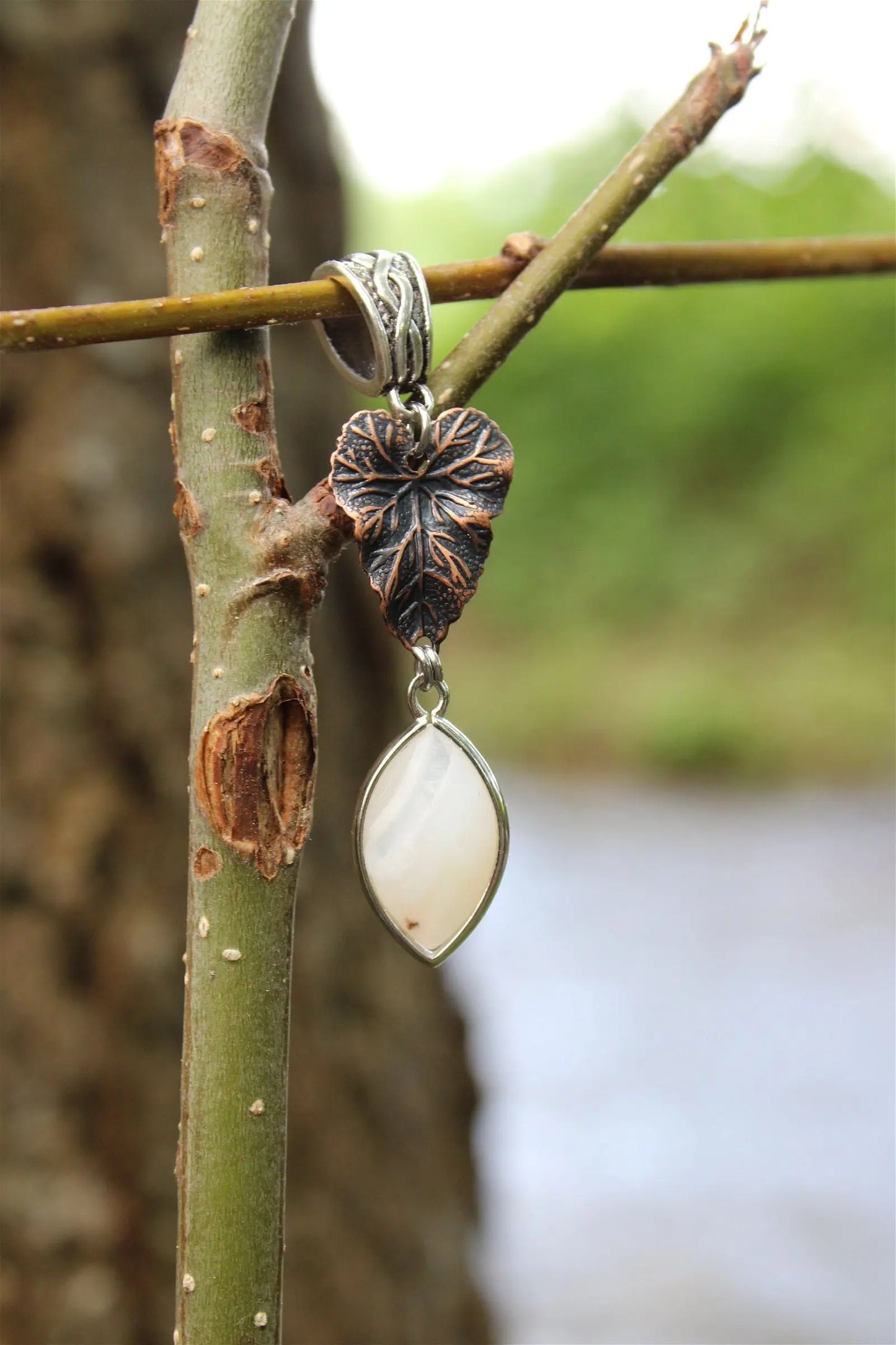 Collier avec agate et feuille - Aurore Lune