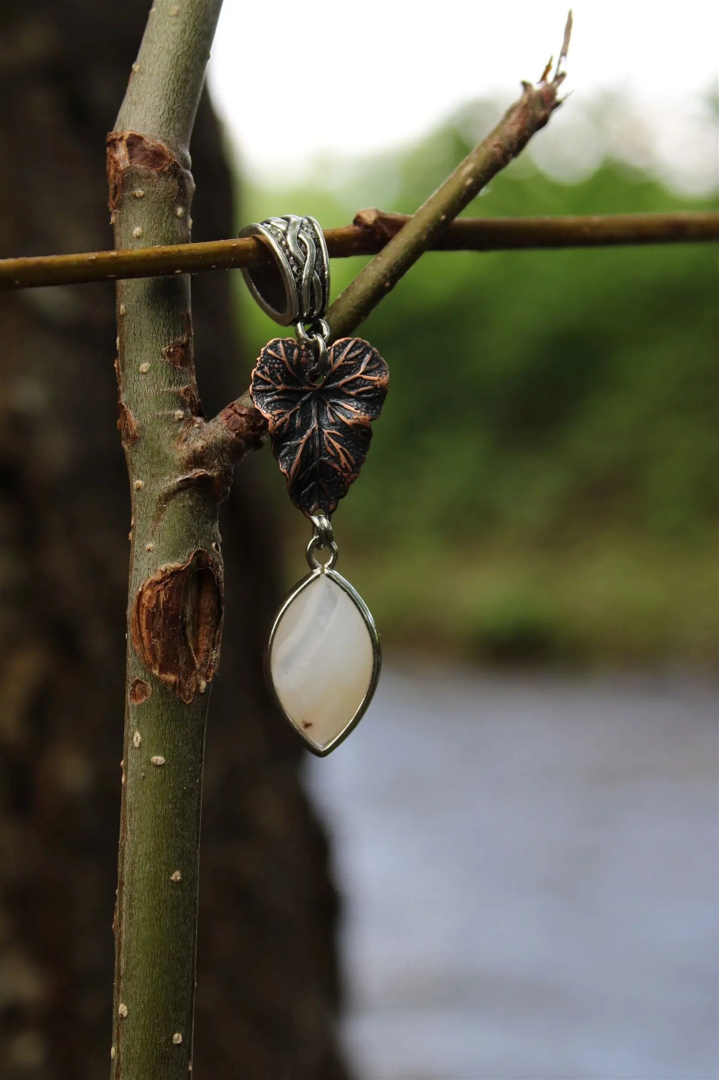 Collier avec agate et feuille - Aurore Lune