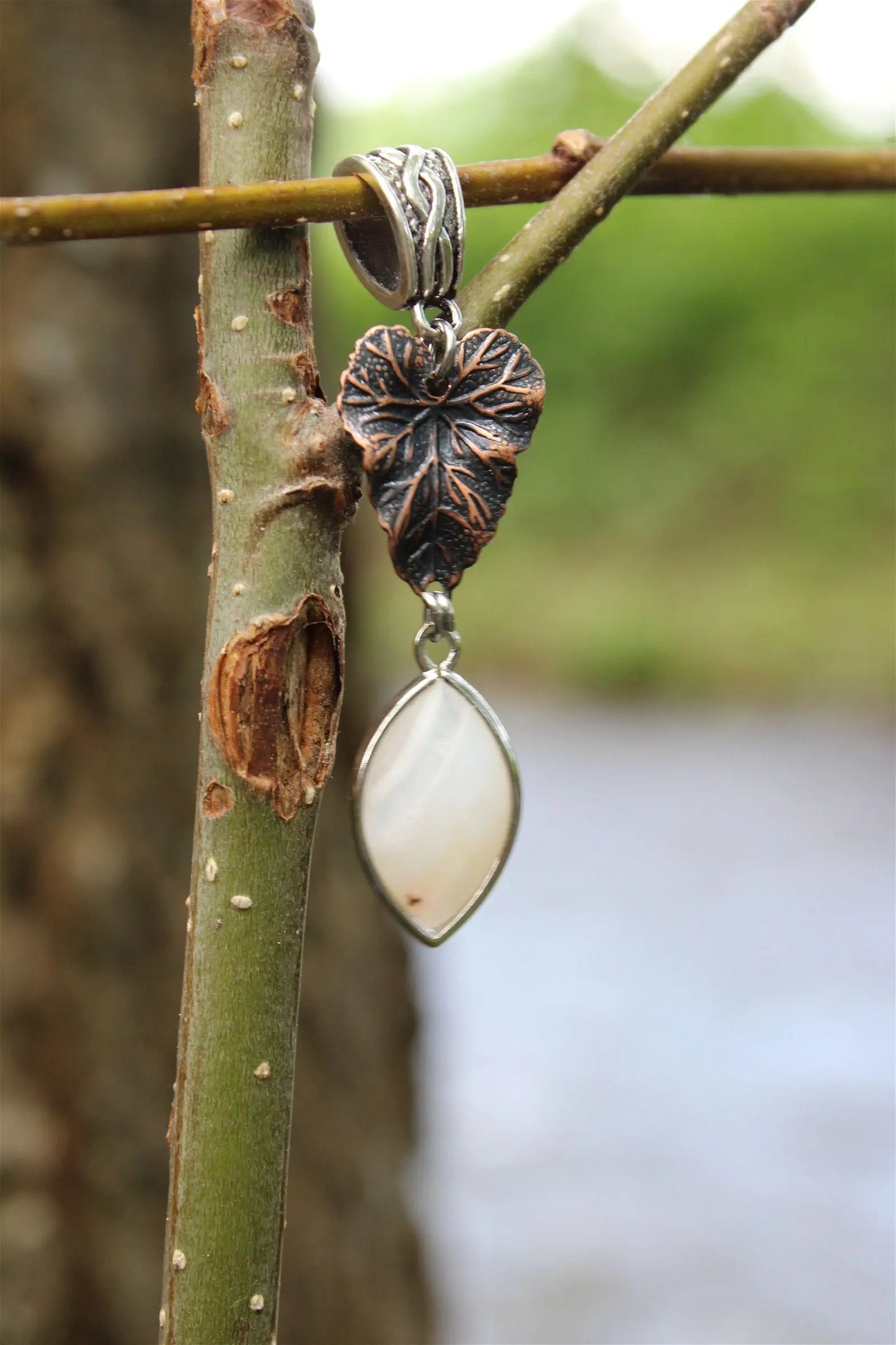 Collier avec agate et feuille - Aurore Lune