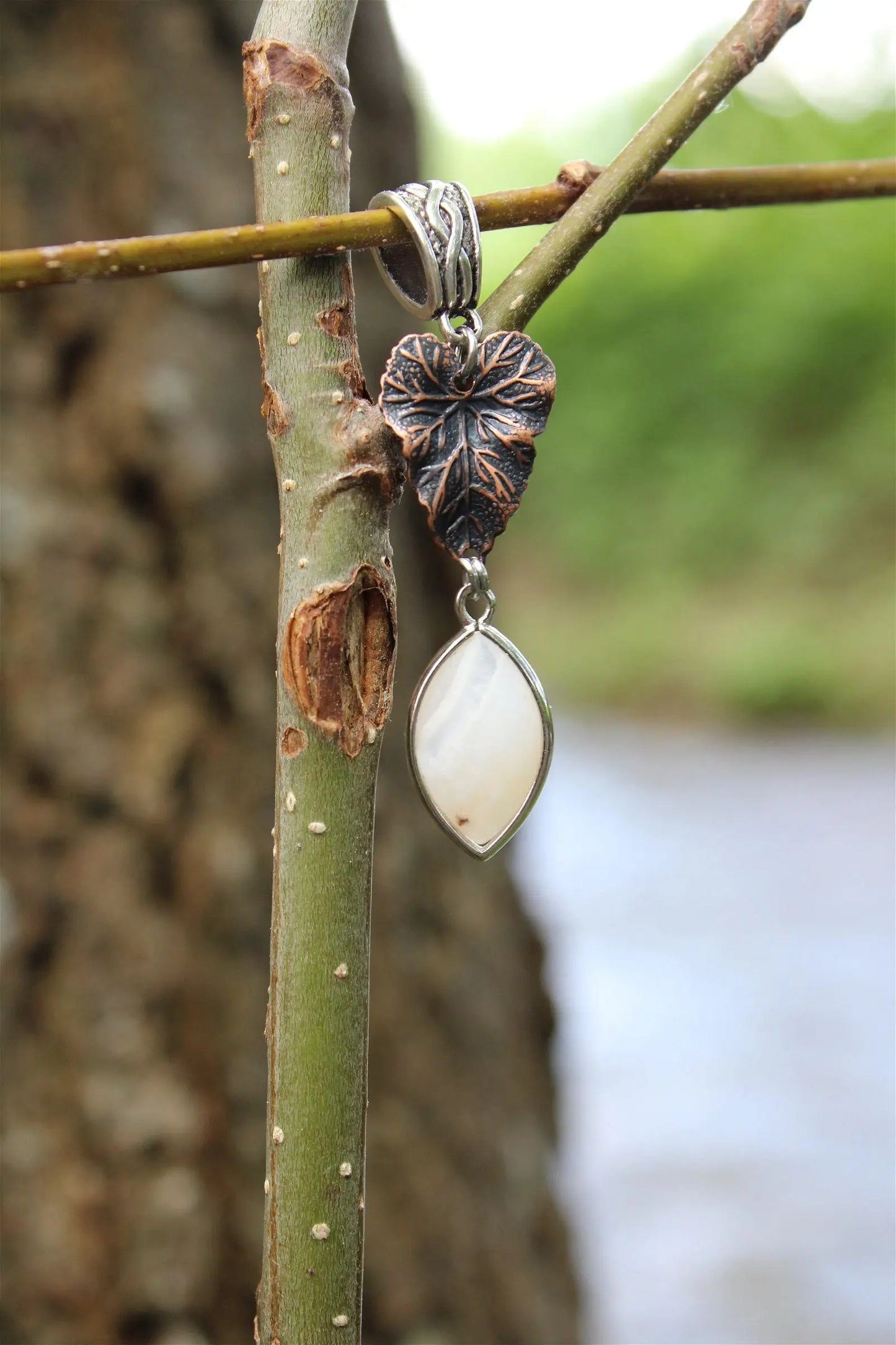 Collier avec agate et feuille - Aurore Lune