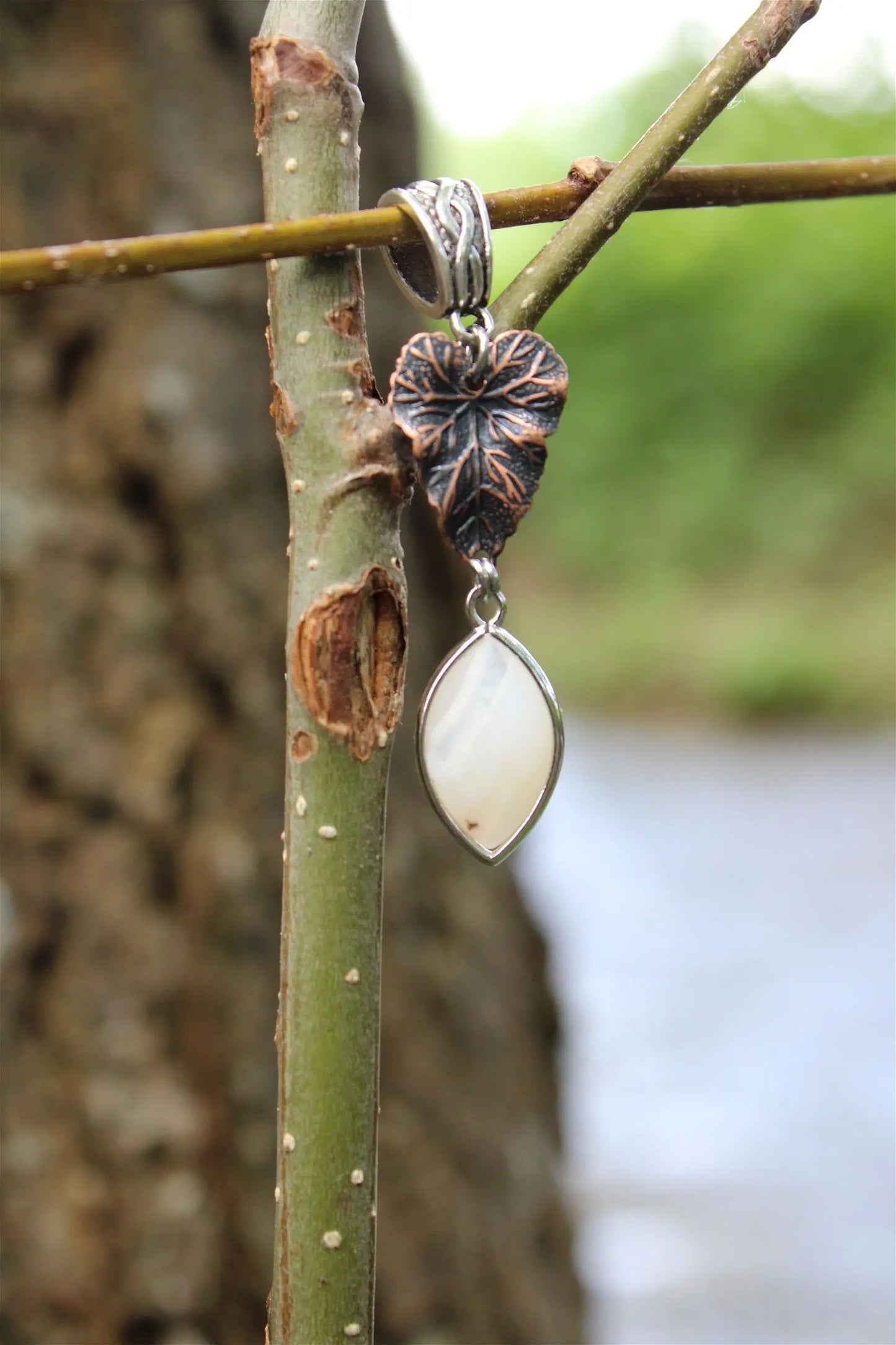 Collier avec agate et feuille - Aurore Lune