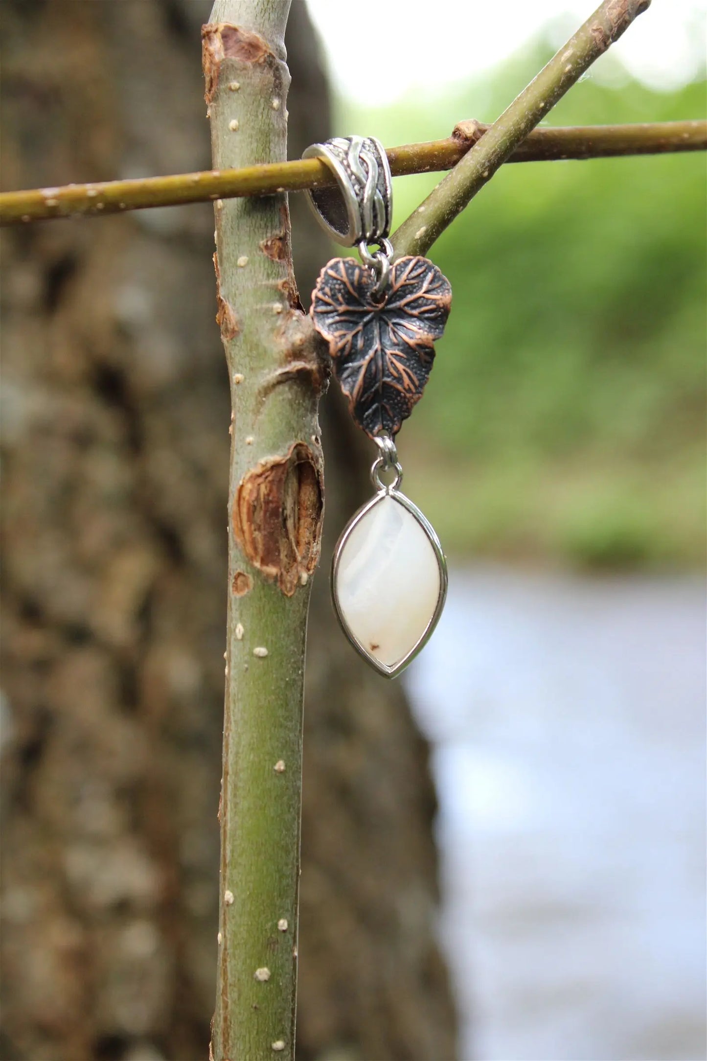 Collier avec agate et feuille - Aurore Lune
