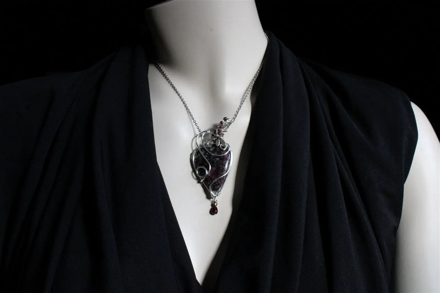 Collier avec eudialyte silver filled - Aurore Lune