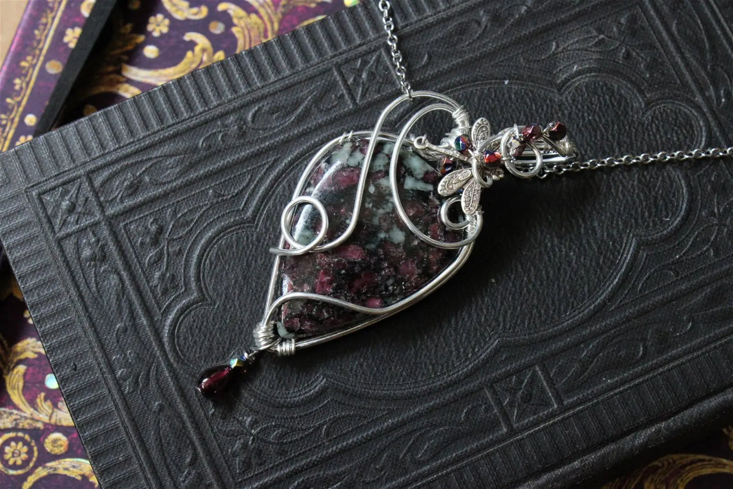 Collier avec eudialyte silver filled - Aurore Lune