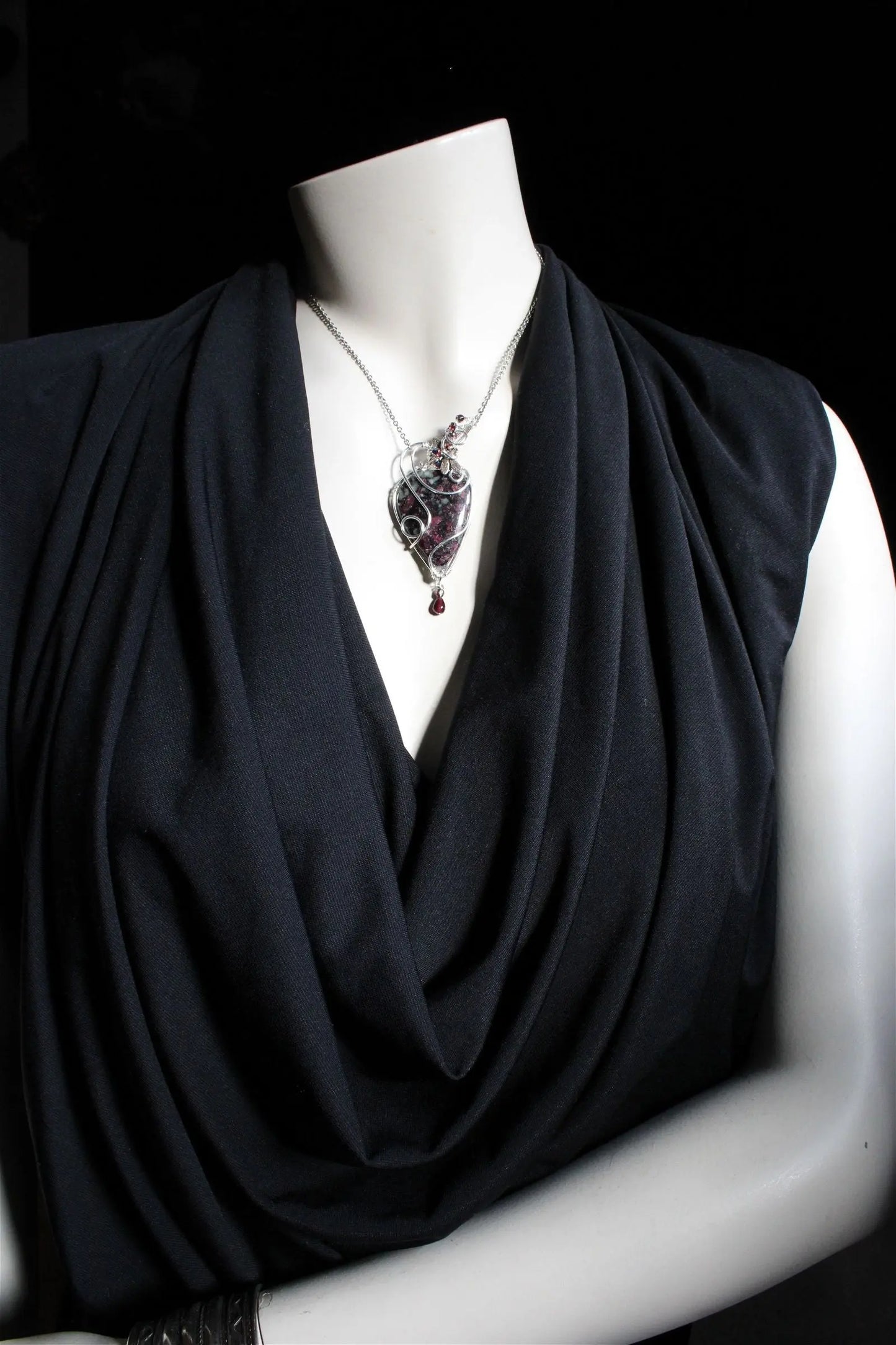 Collier avec eudialyte silver filled - Aurore Lune