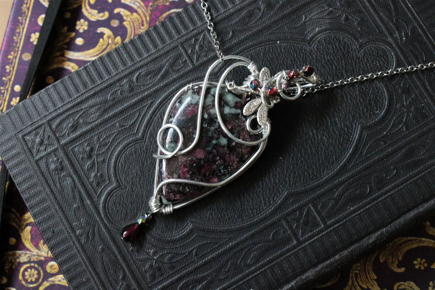 Collier avec eudialyte silver filled - Aurore Lune