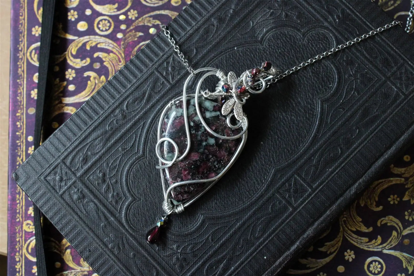 Collier avec eudialyte silver filled - Aurore Lune