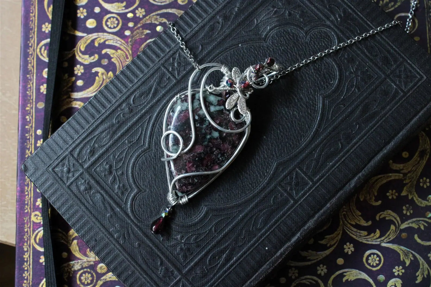 Collier avec eudialyte silver filled - Aurore Lune