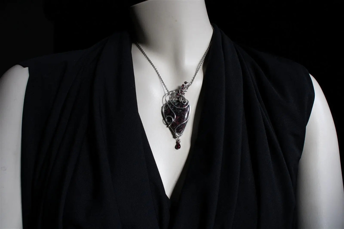 Collier avec eudialyte silver filled - Aurore Lune