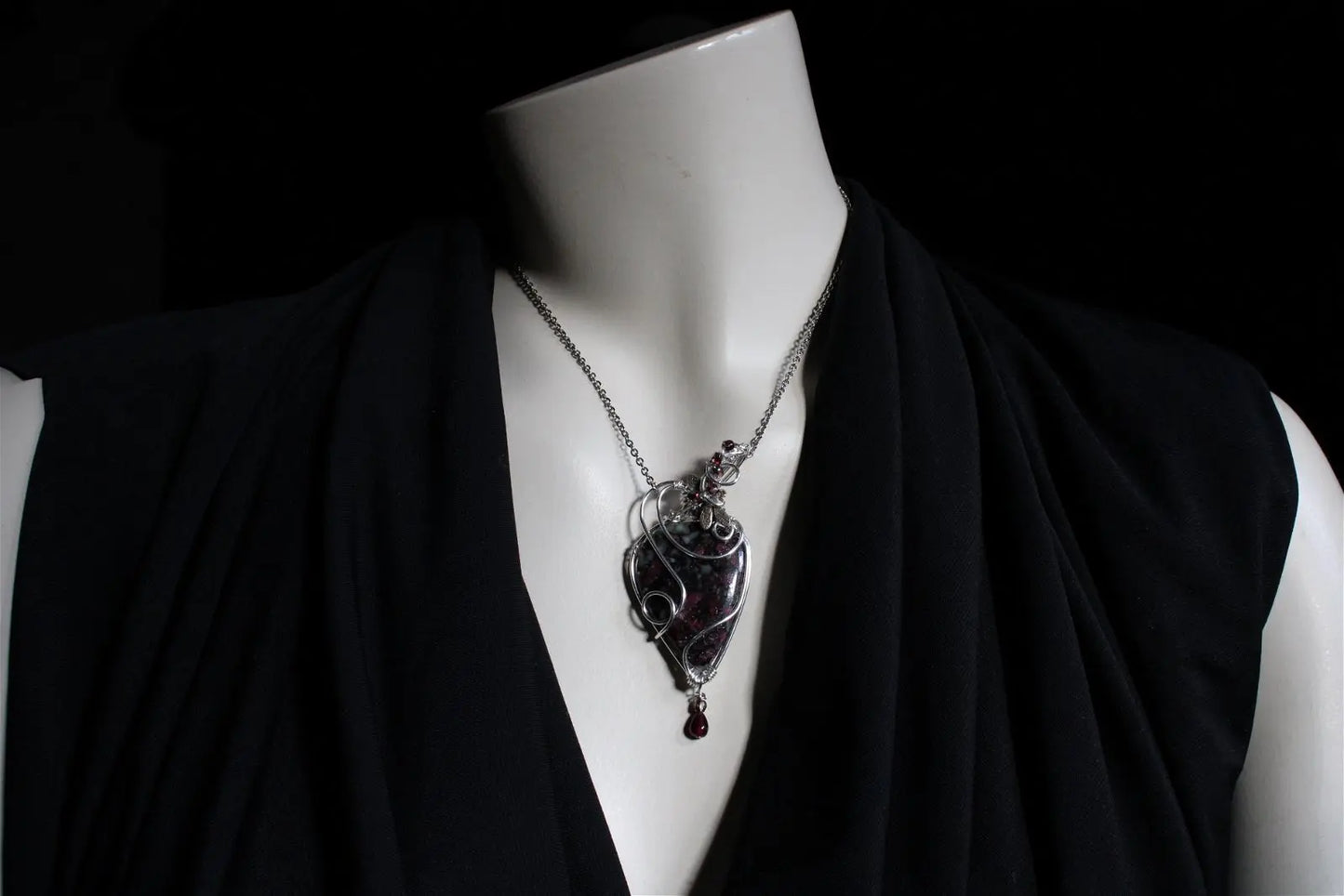 Collier avec eudialyte silver filled - Aurore Lune