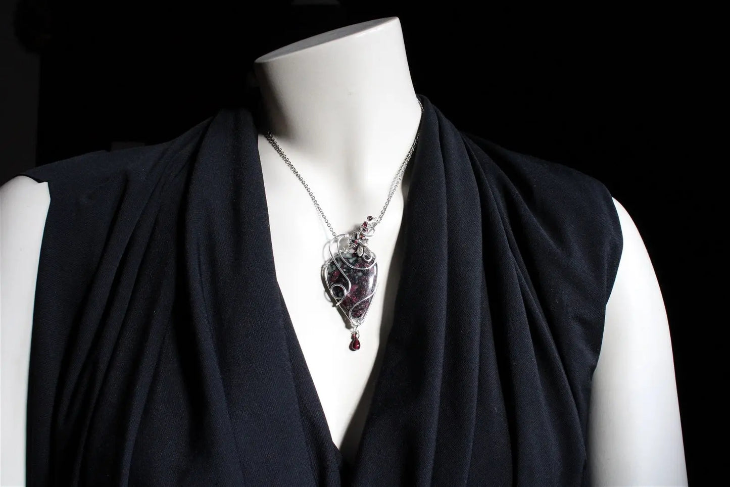 Collier avec eudialyte silver filled - Aurore Lune