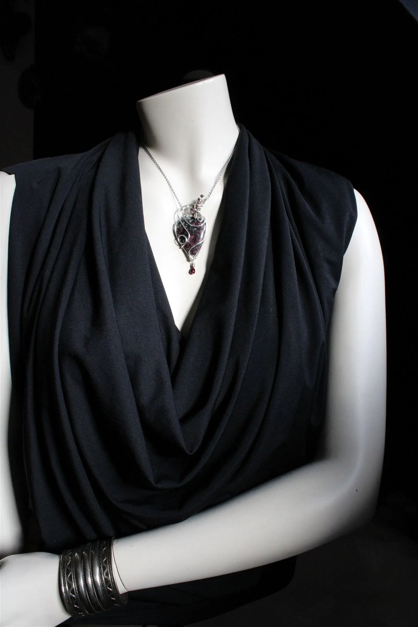 Collier avec eudialyte silver filled - Aurore Lune