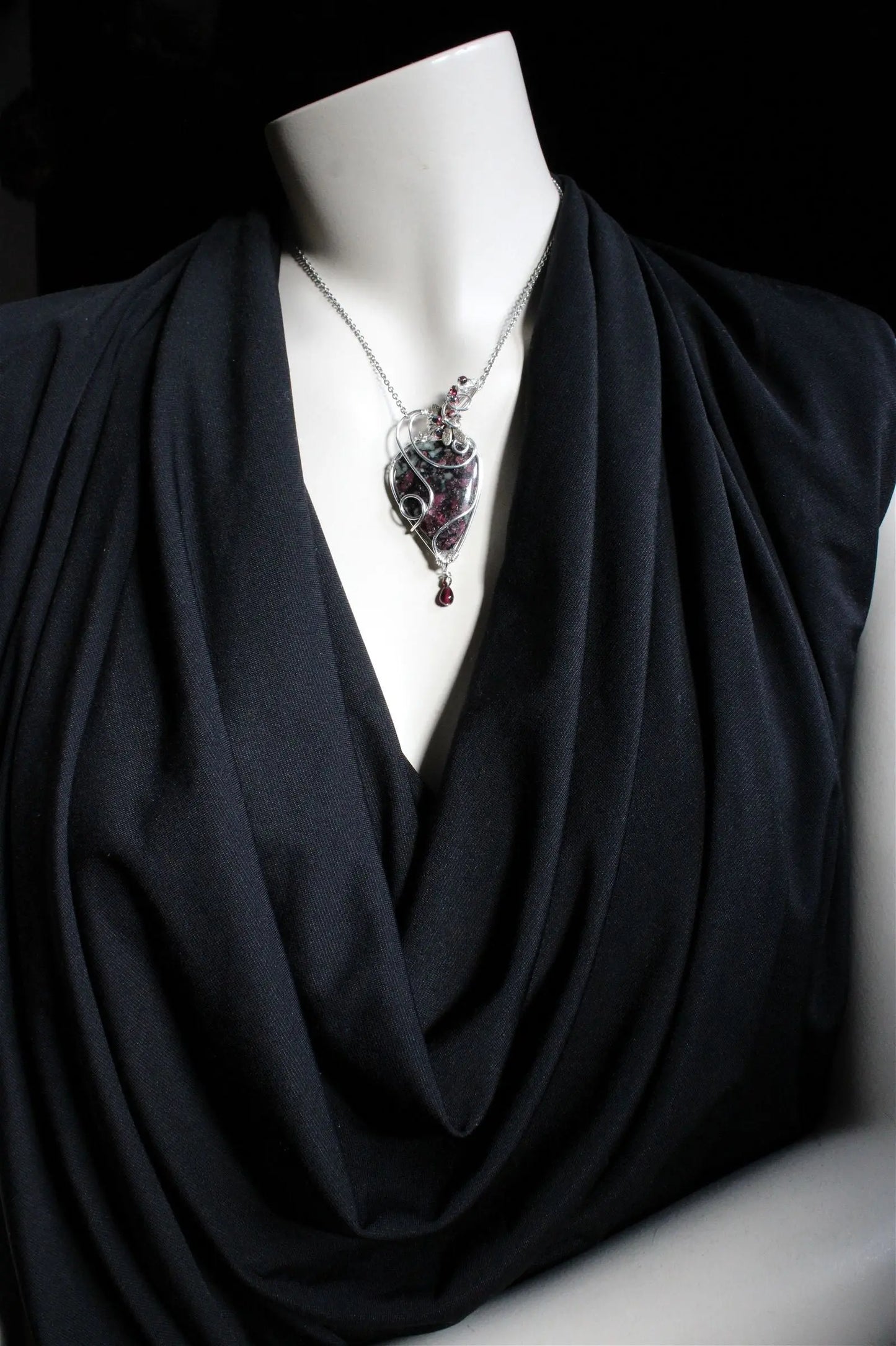Collier avec eudialyte silver filled - Aurore Lune