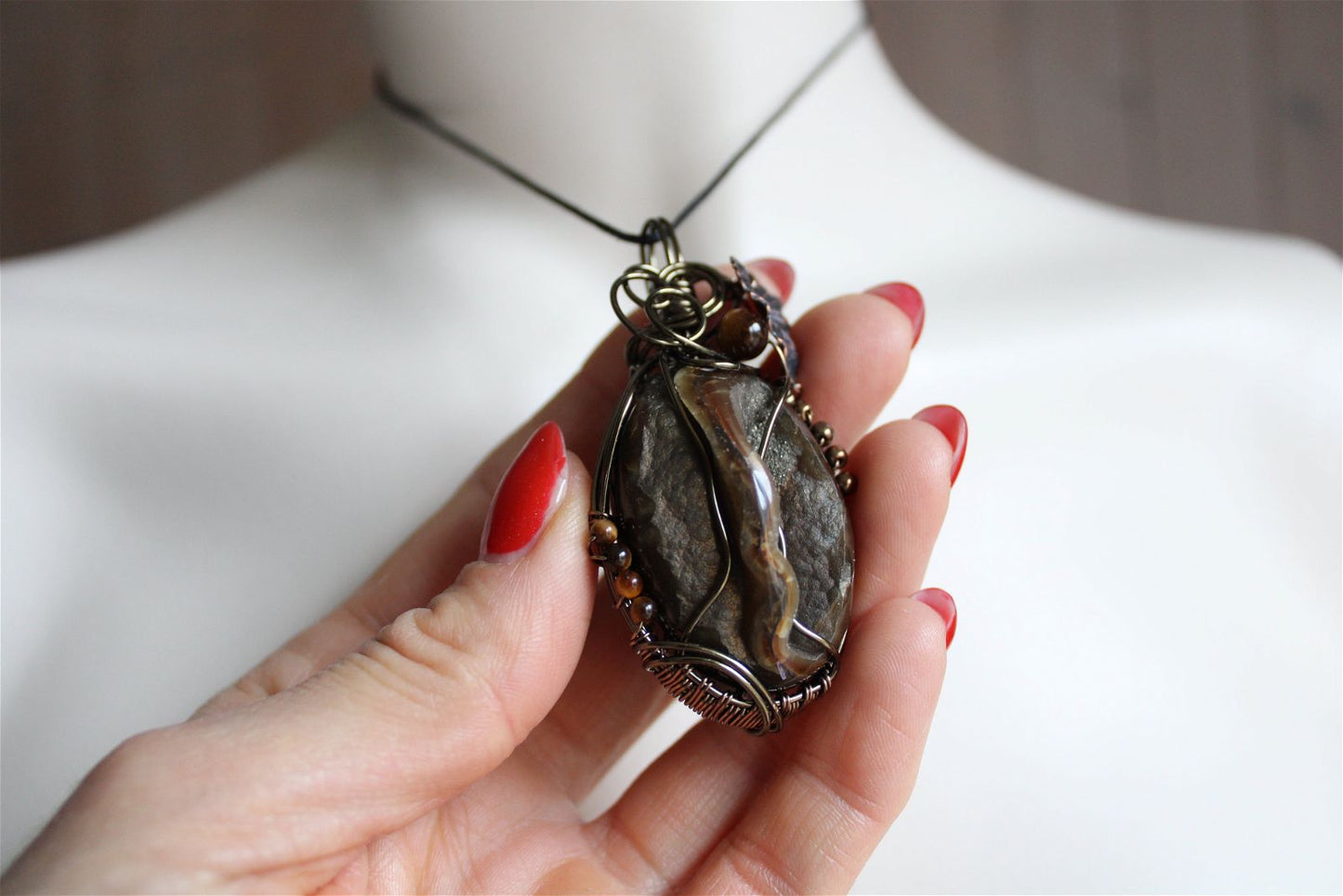 Collier avec géode d' ammonite russe - Aurore Lune