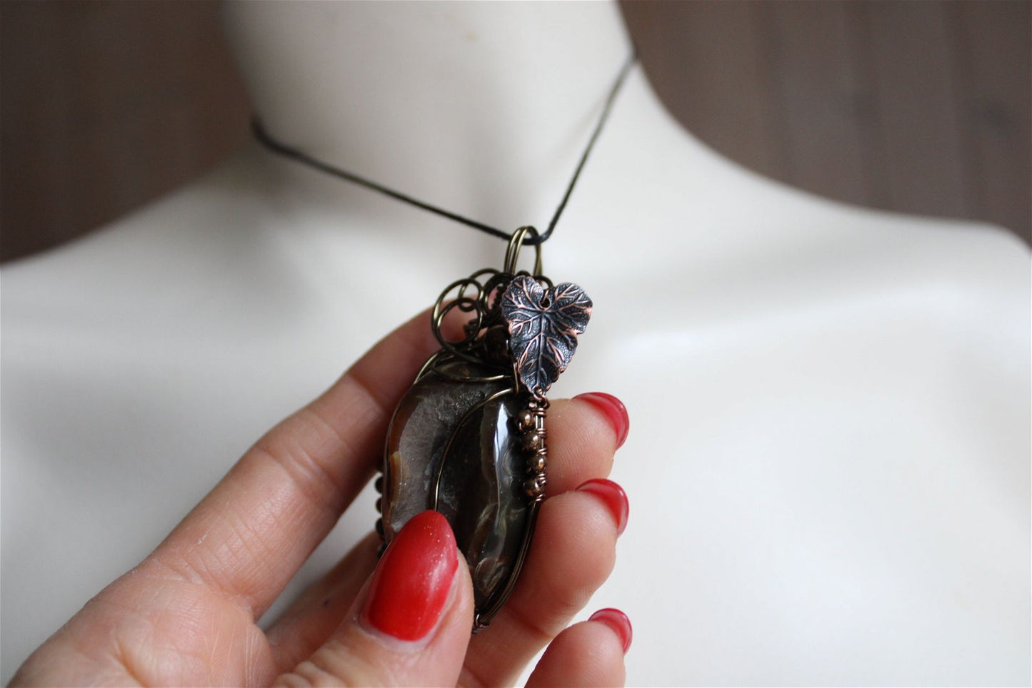 Collier avec géode d' ammonite russe - Aurore Lune