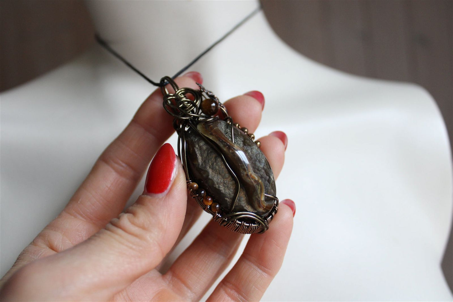 Collier avec géode d' ammonite russe - Aurore Lune