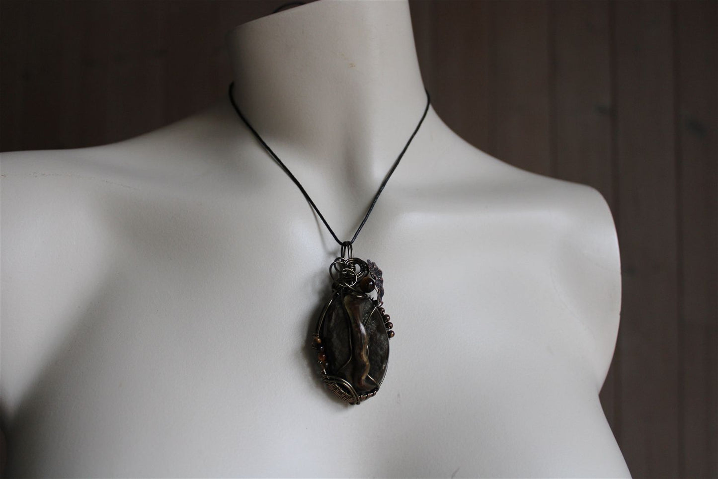 Collier avec géode d' ammonite russe - Aurore Lune