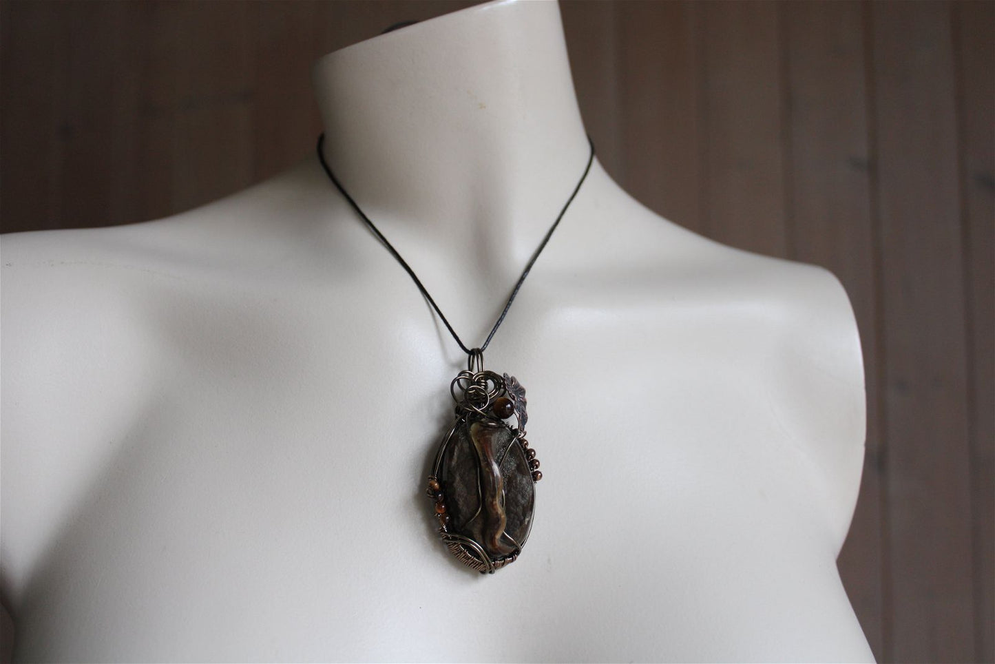 Collier avec géode d' ammonite russe - Aurore Lune