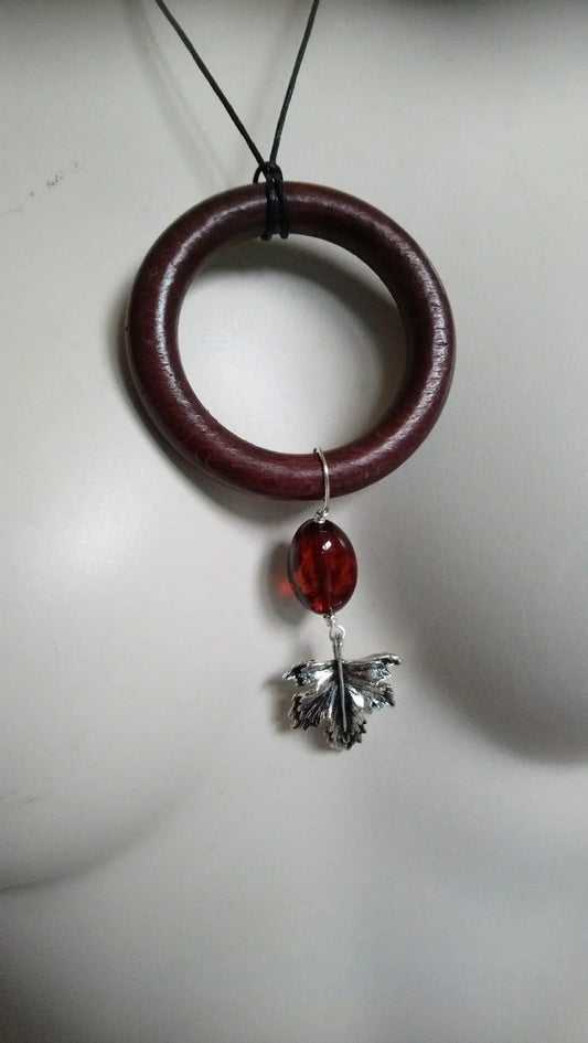 Collier avec grosse perle d'ambre et Bois - Aurore Lune