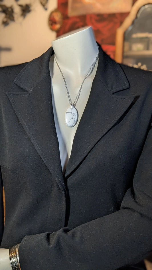 Collier avec howlite ovale - Aurore Lune