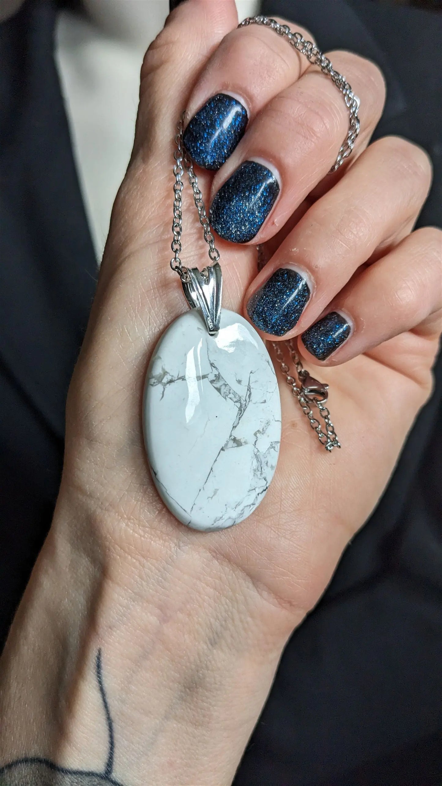 Collier avec howlite ovale - Aurore Lune