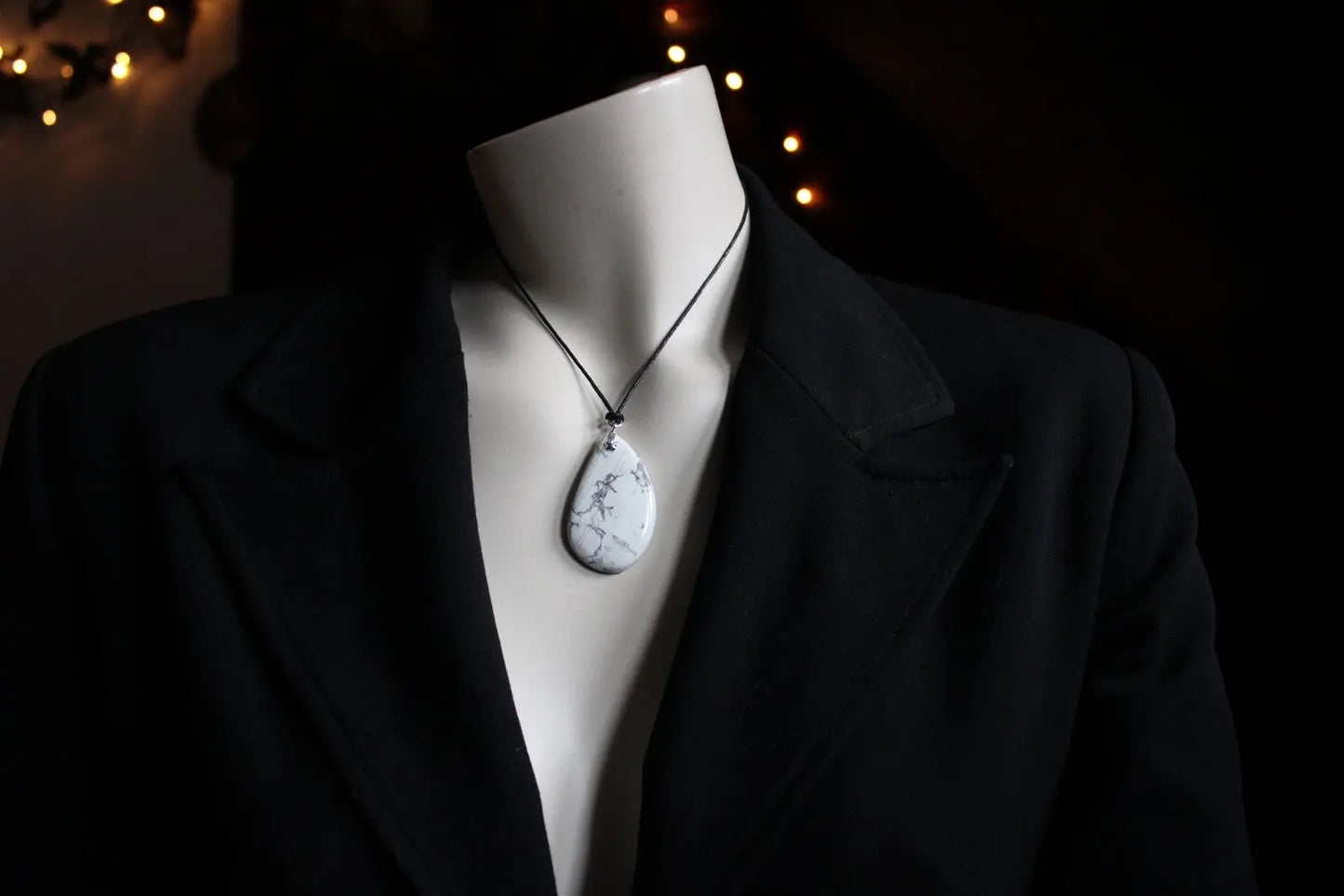 Collier avec howlite ovale - Aurore Lune