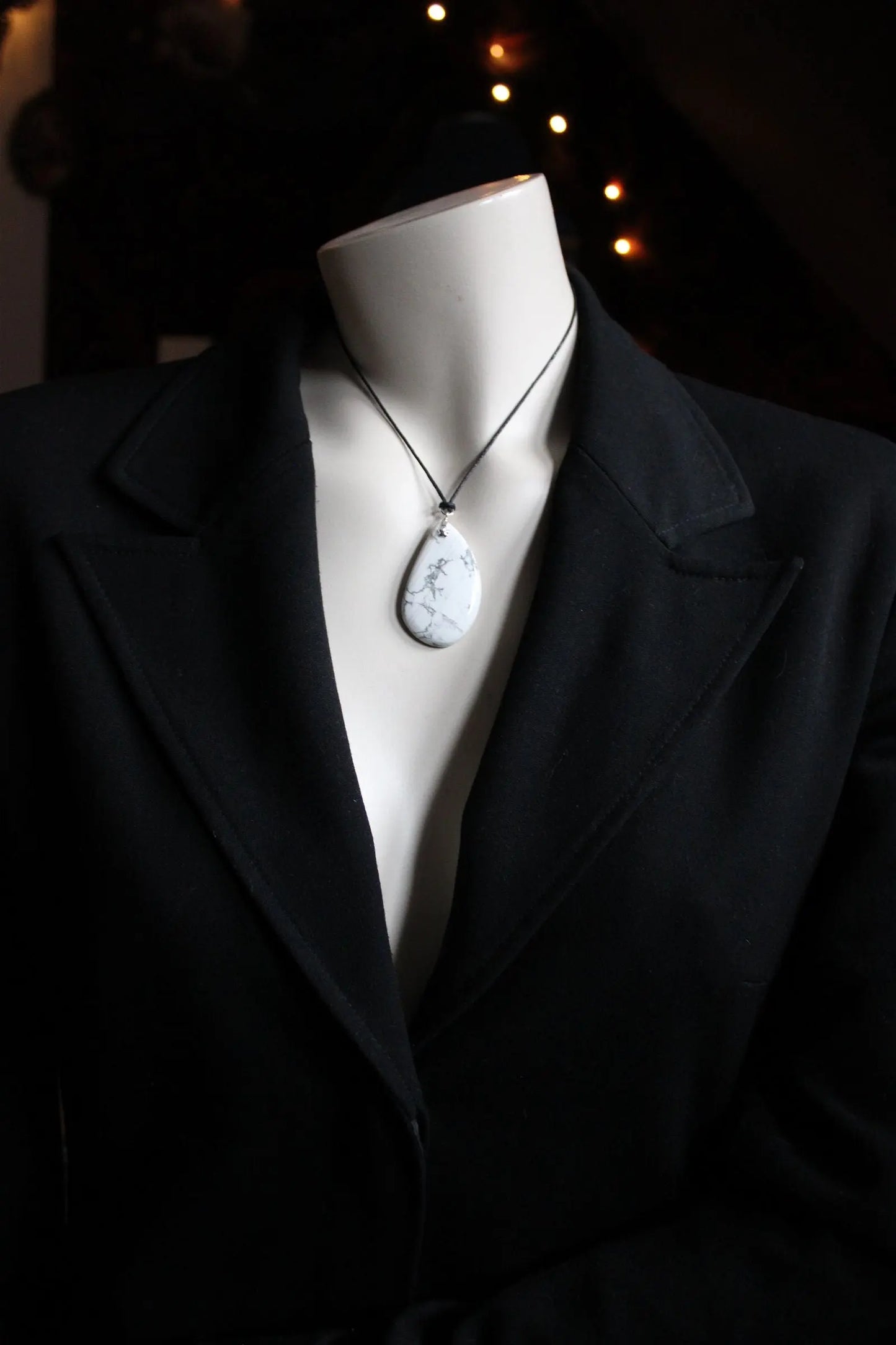 Collier avec howlite ovale - Aurore Lune