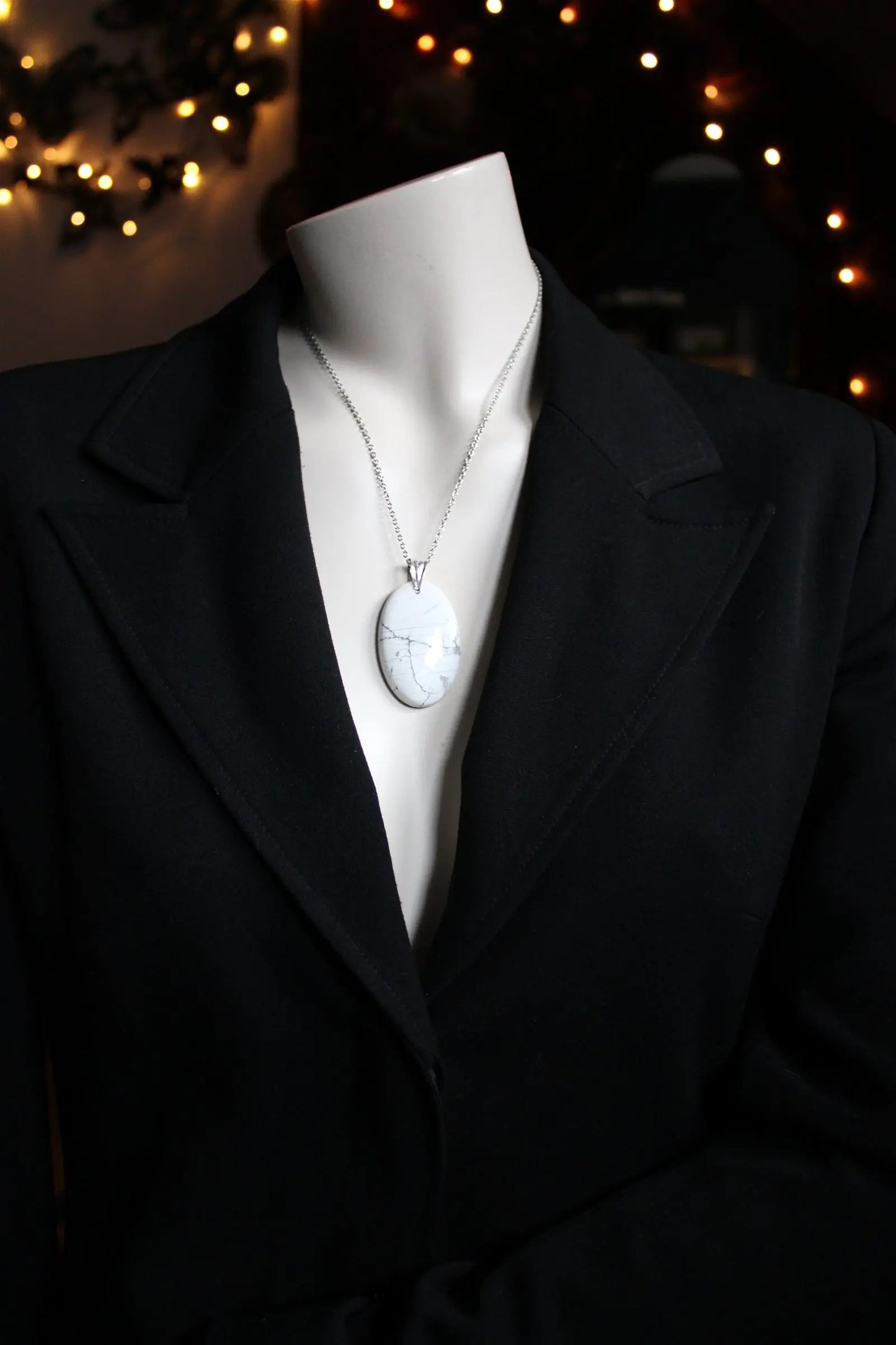 Collier avec howlite ovale - Aurore Lune