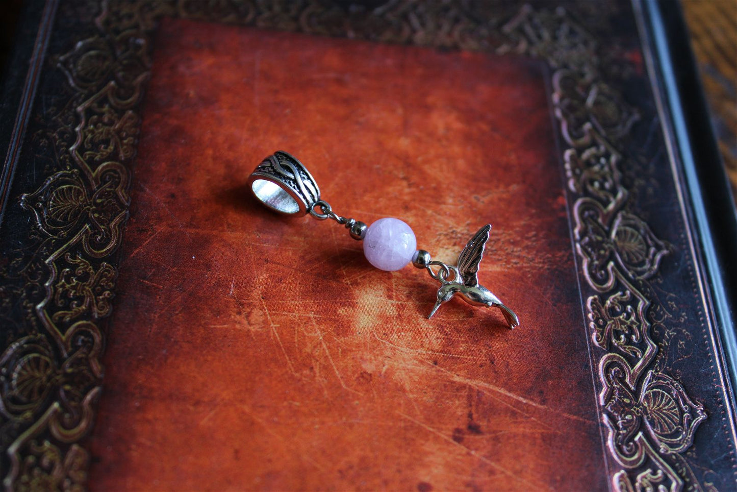 Collier avec kunzite et colibri argenté - Aurore Lune