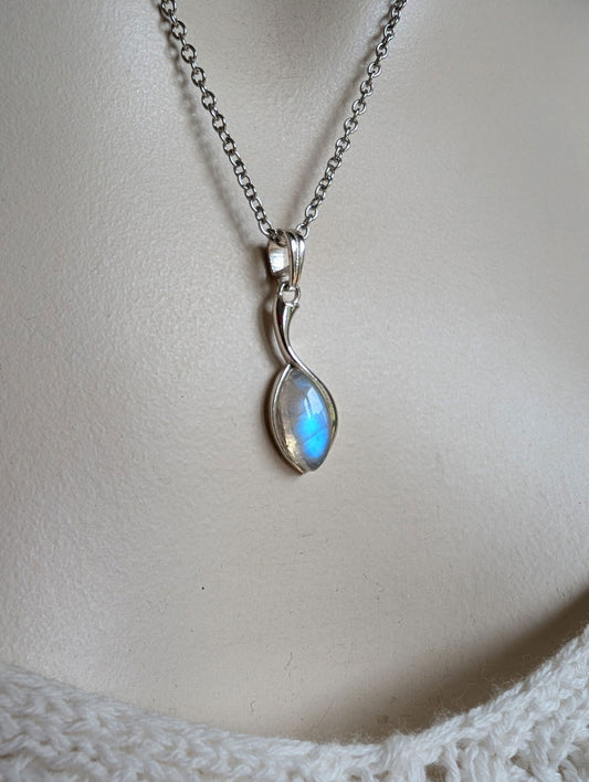 Collier avec labradorite blanche pierre de lune arc-en-ciel - Aurore Lune