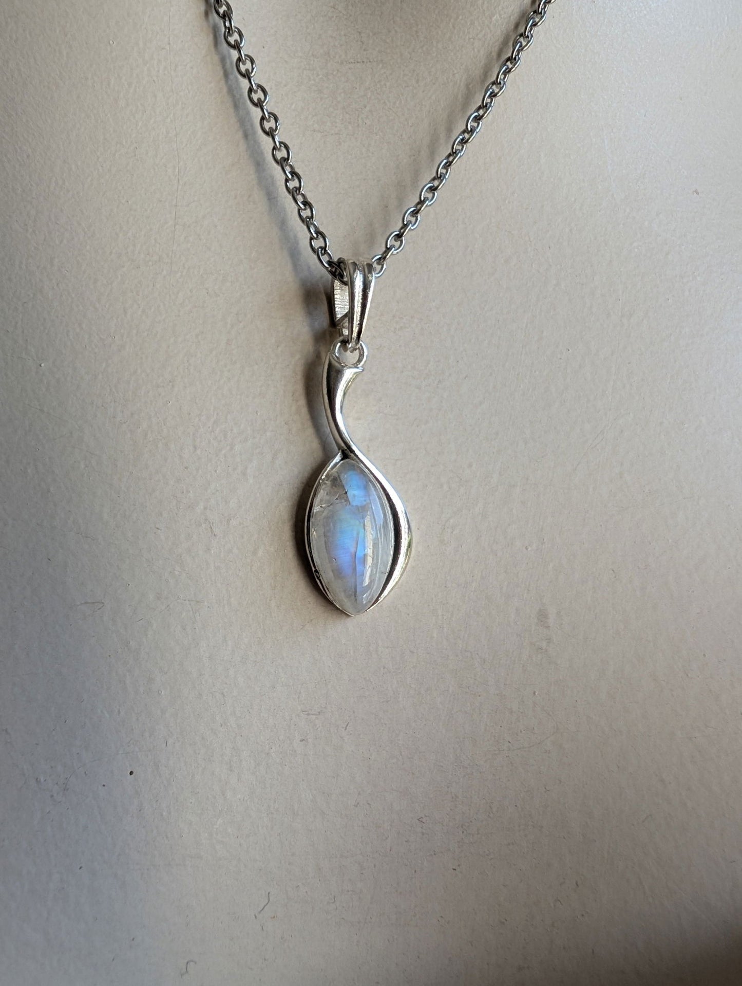 Collier avec labradorite blanche pierre de lune arc-en-ciel - Aurore Lune