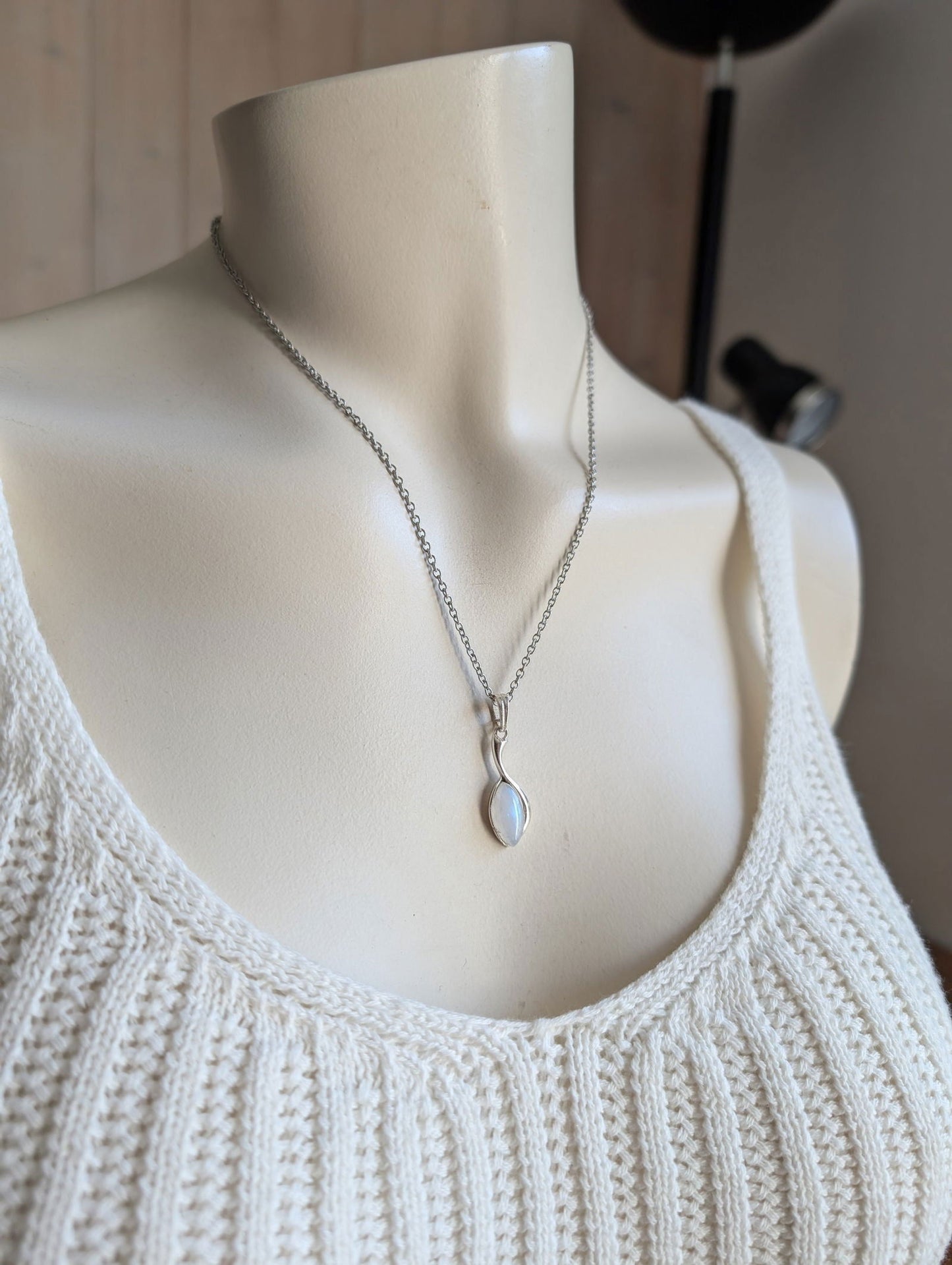 Collier avec labradorite blanche pierre de lune arc-en-ciel - Aurore Lune