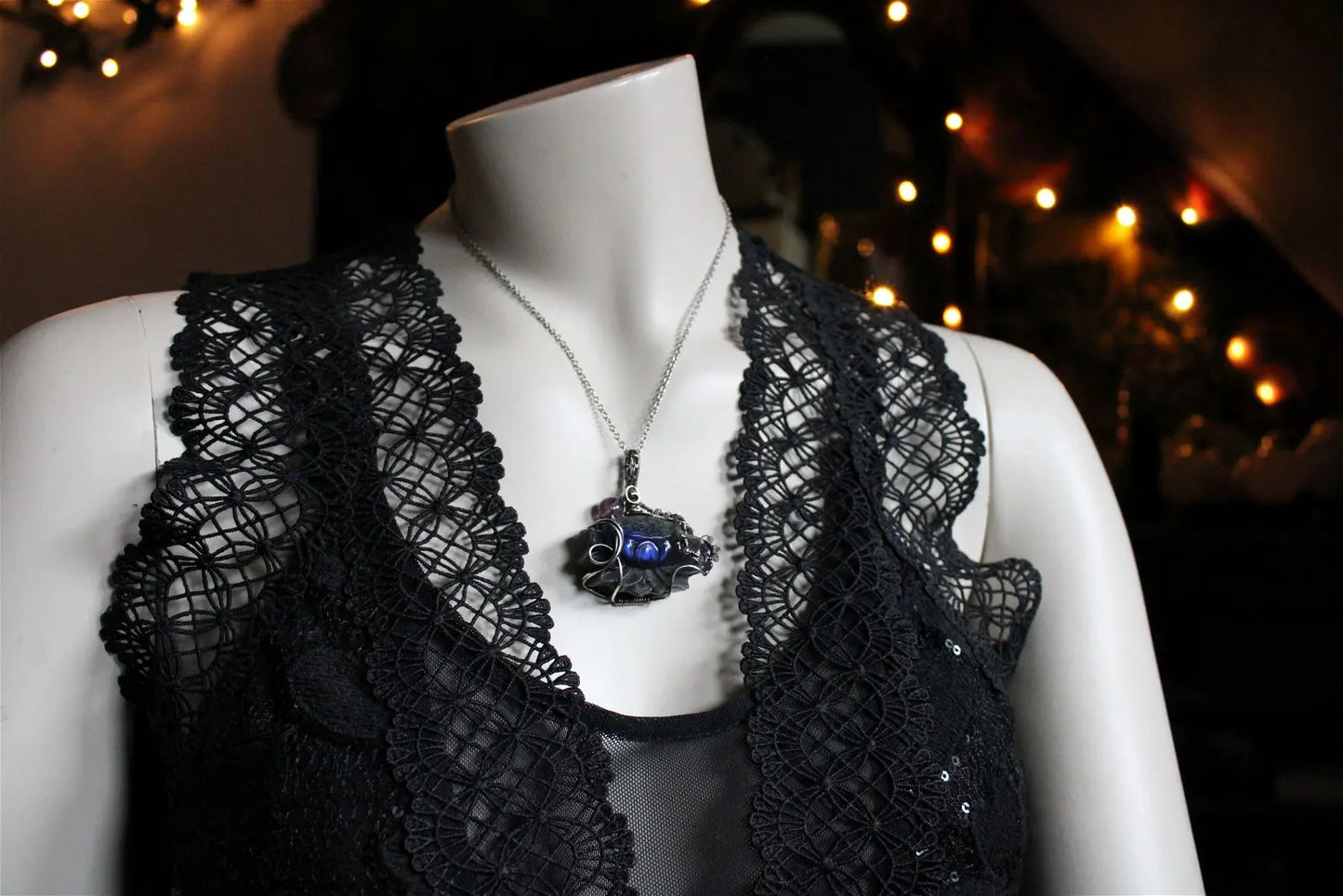 Collier avec labradorite sculptée Lotus *délicatesse* PIECE UNIQUE - Aurore Lune