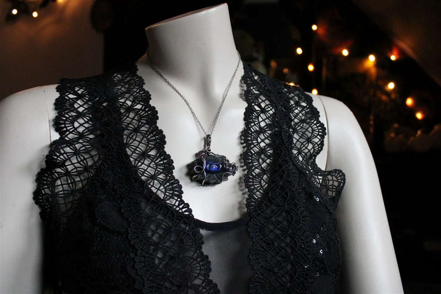 Collier avec labradorite sculptée Lotus *délicatesse* PIECE UNIQUE - Aurore Lune
