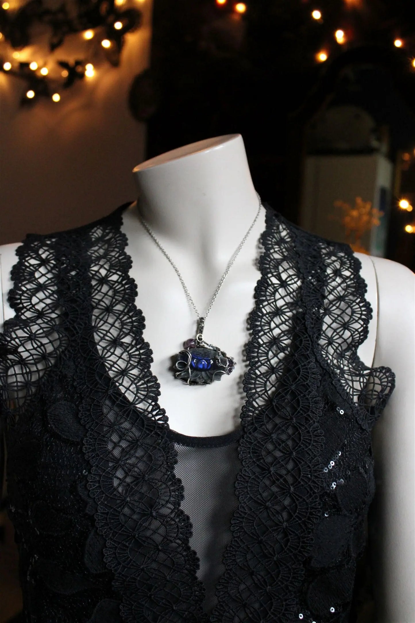 Collier avec labradorite sculptée Lotus *délicatesse* PIECE UNIQUE - Aurore Lune