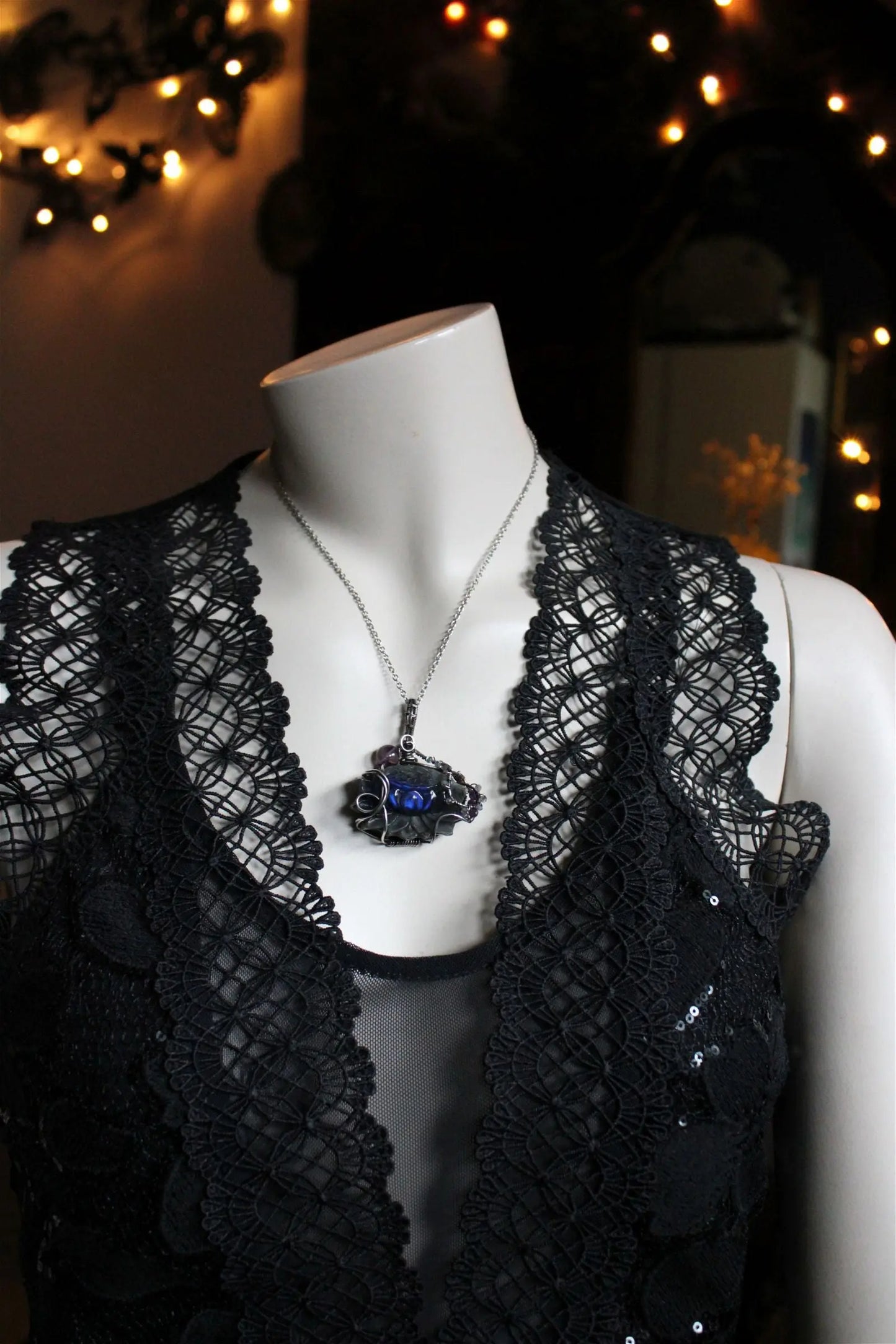 Collier avec labradorite sculptée Lotus *délicatesse* PIECE UNIQUE - Aurore Lune