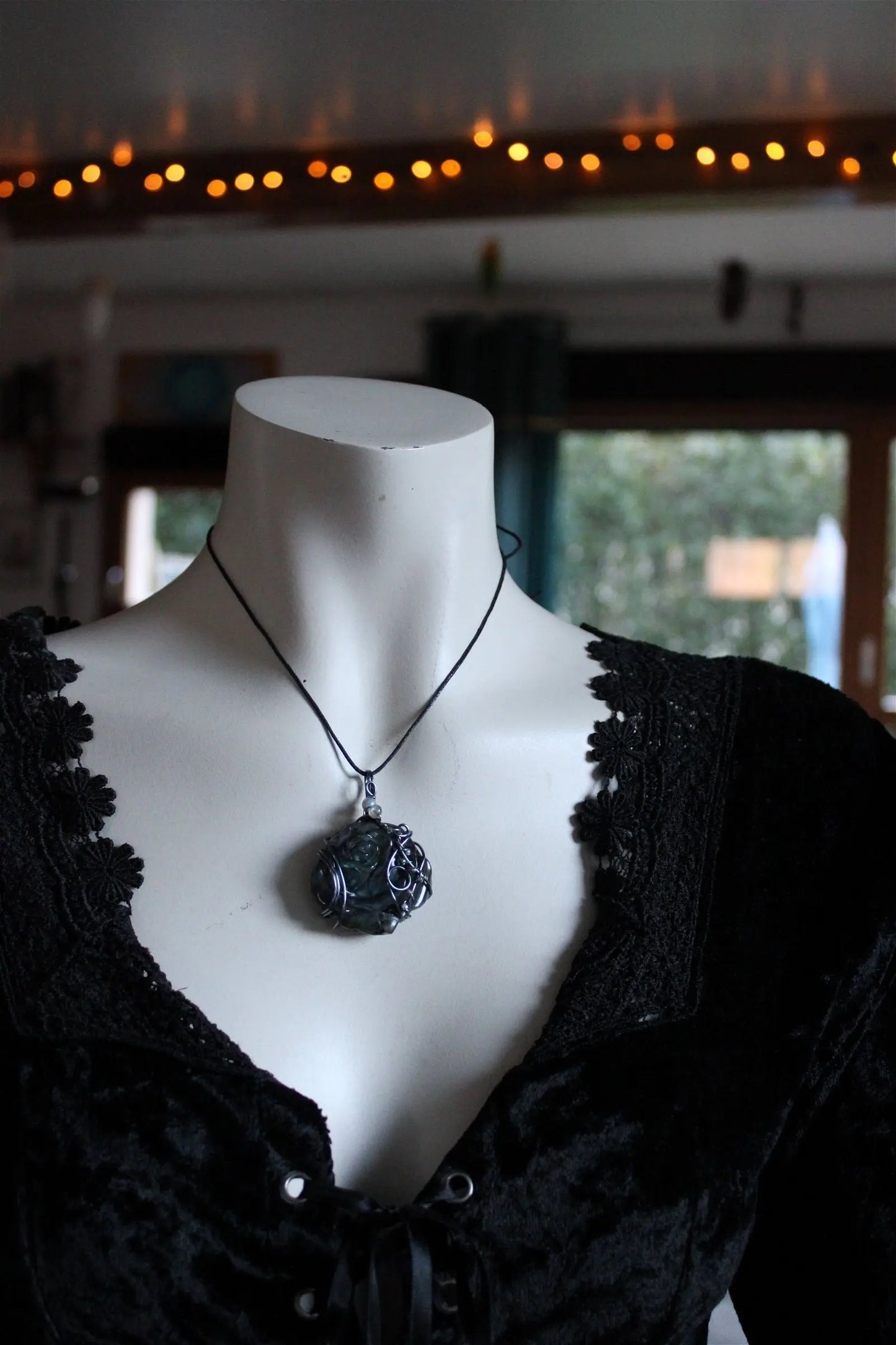 Collier avec labradorite sculptée Rose - Aurore Lune