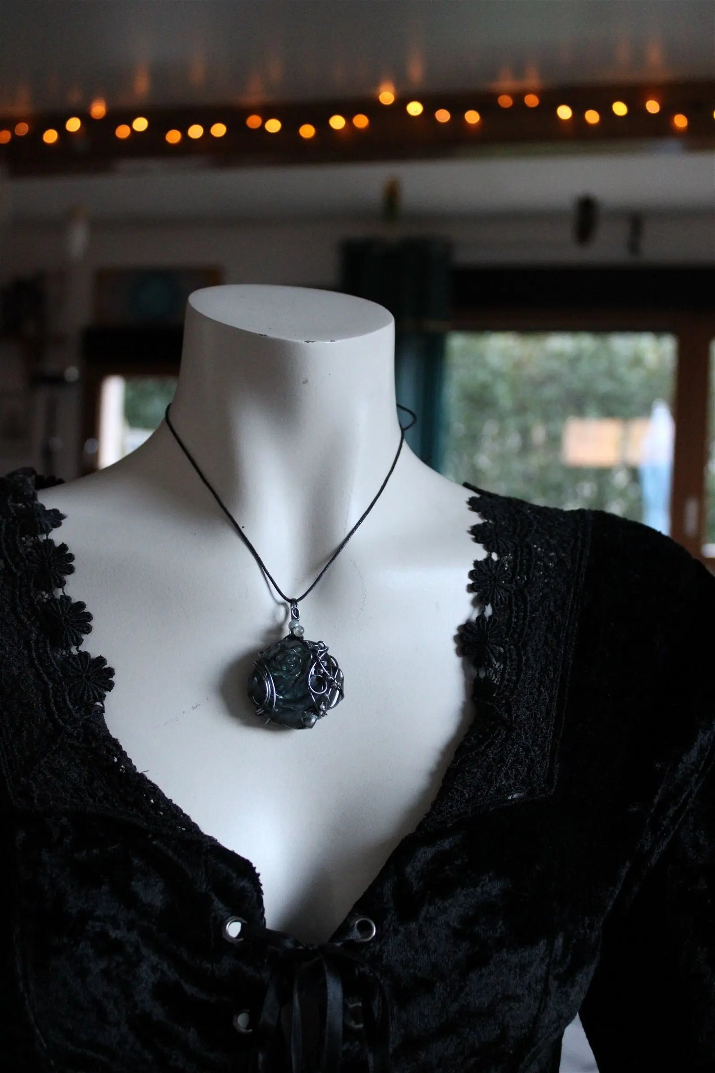 Collier avec labradorite sculptée Rose - Aurore Lune