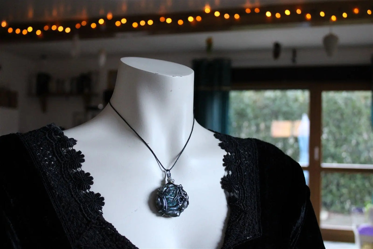 Collier avec labradorite sculptée Rose - Aurore Lune