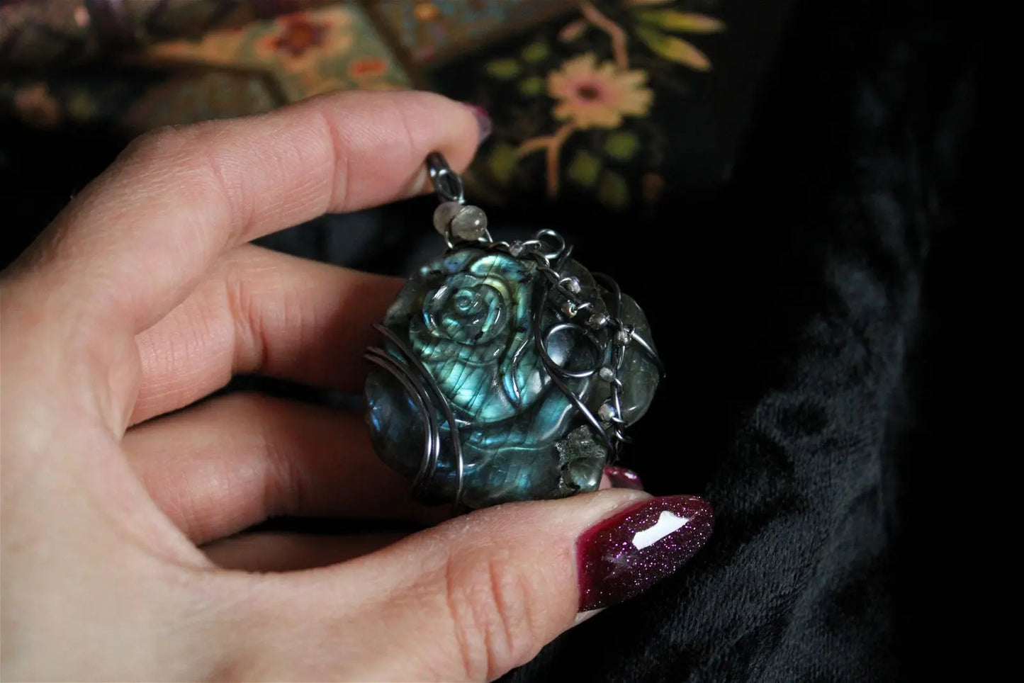 Collier avec labradorite sculptée Rose - Aurore Lune