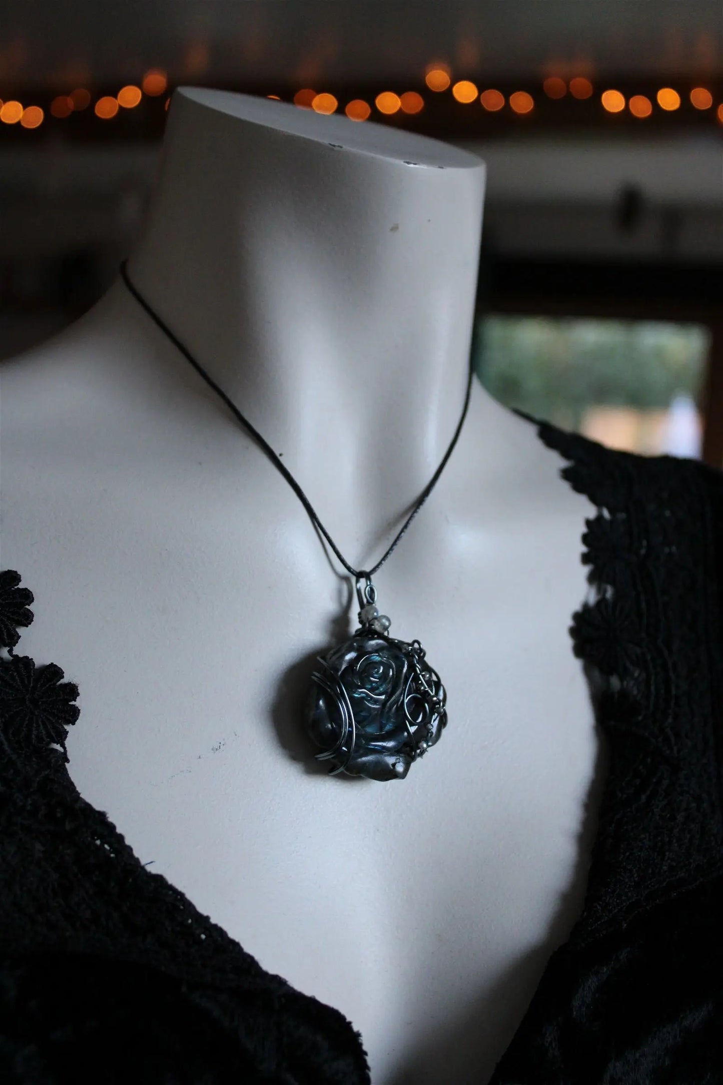 Collier avec labradorite sculptée Rose - Aurore Lune
