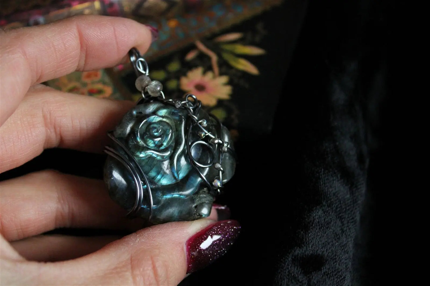 Collier avec labradorite sculptée Rose - Aurore Lune