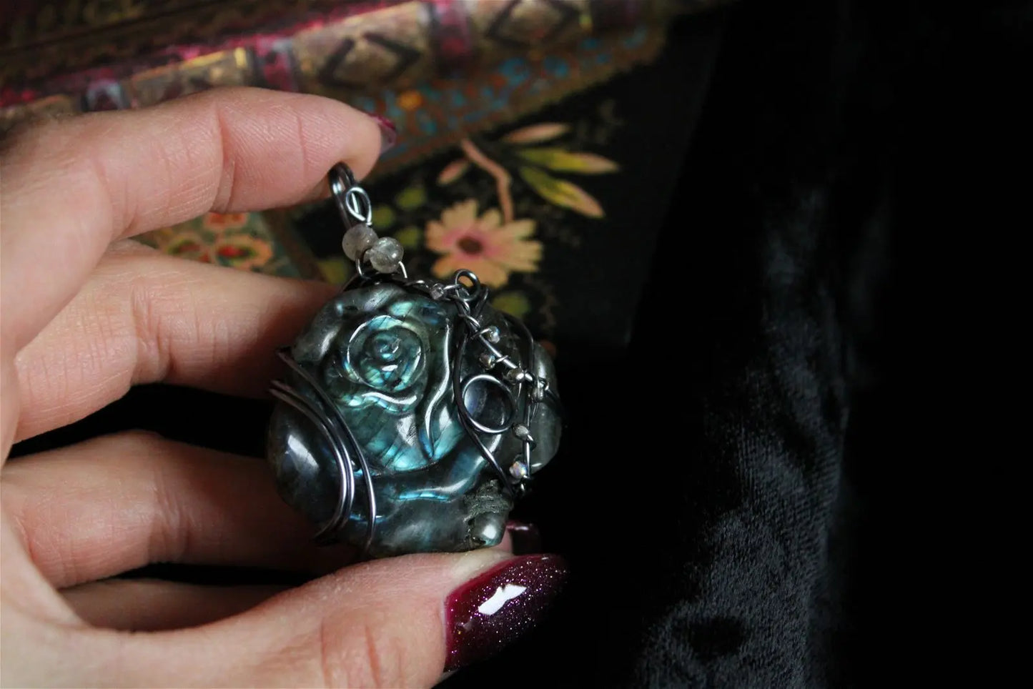 Collier avec labradorite sculptée Rose - Aurore Lune