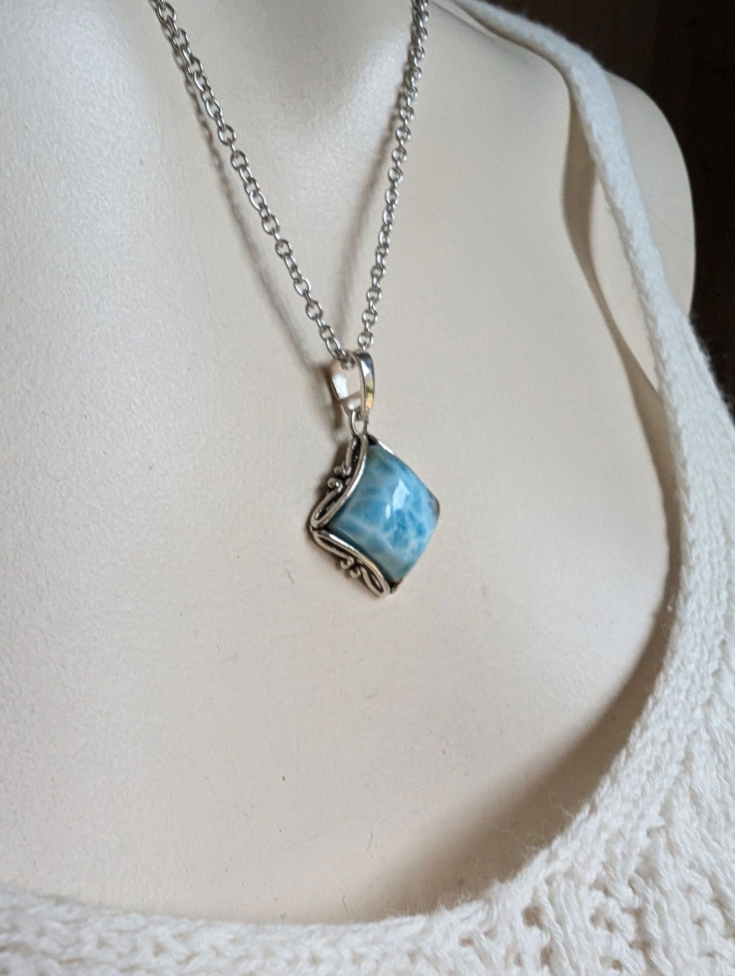 Collier avec larimar - Aurore Lune